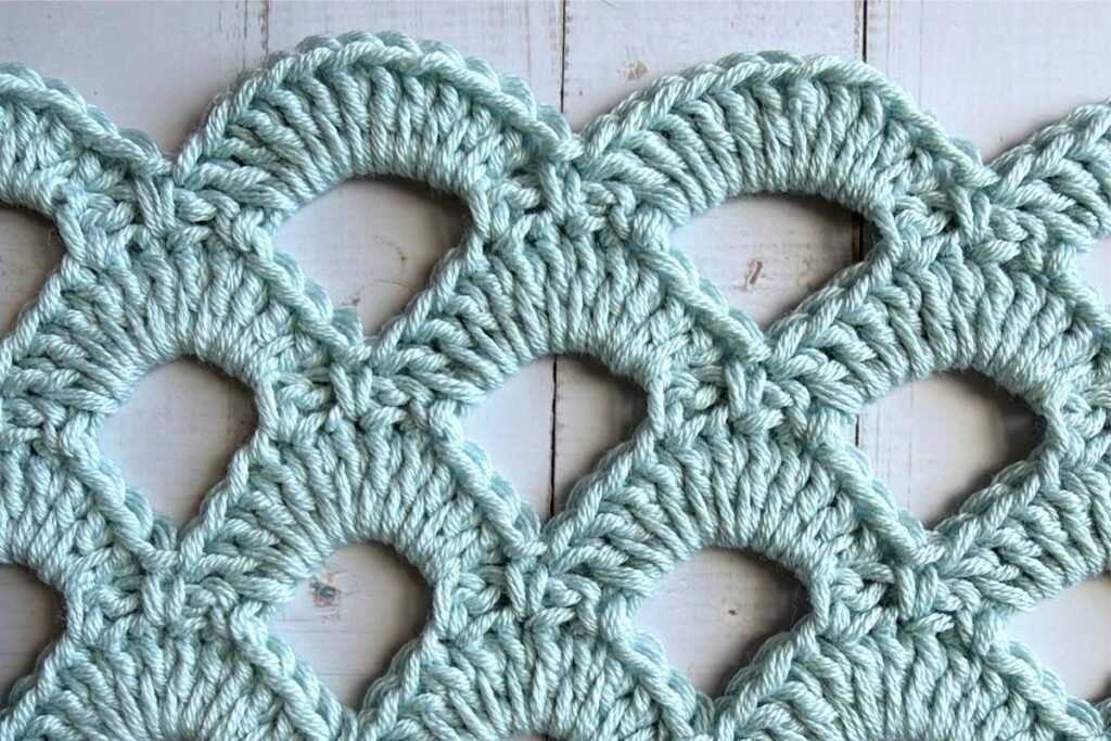 Swatch of the crochet grand arch stitch