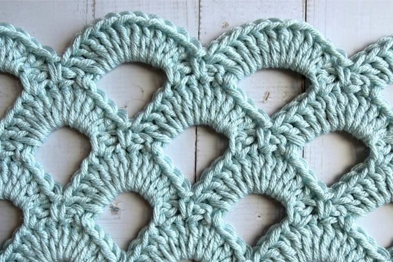 Swatch of the crochet grand arch stitch