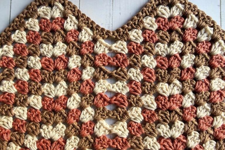 Swatch of the crochet granny ripple stitch
