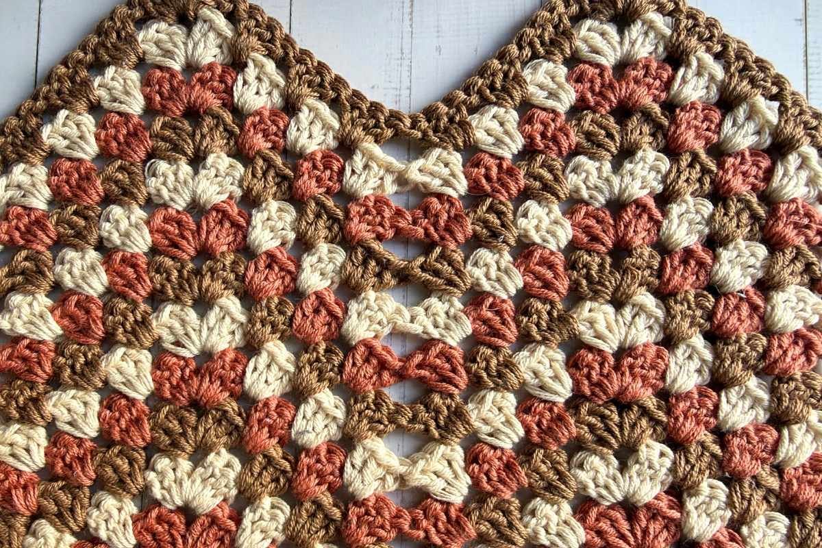 Swatch of the crochet granny ripple stitch